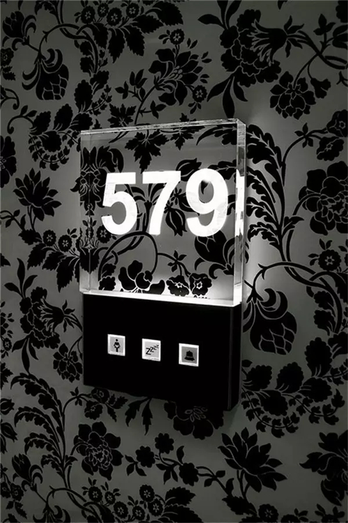 這樣的酒店門牌好設計，你會一眼就記住嗎？