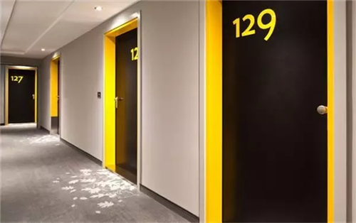 這樣的酒店門牌好設計，你會一眼就記住嗎？